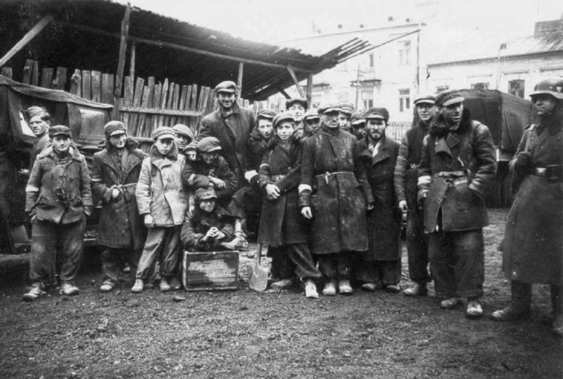 Jewish Workers under guard in Siedlce